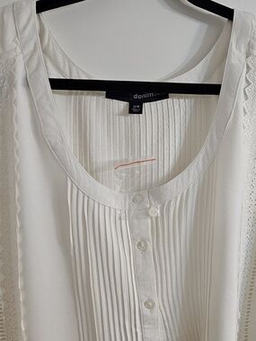 Denim 24/7 White Embroidery Pleated Button Front Blouse